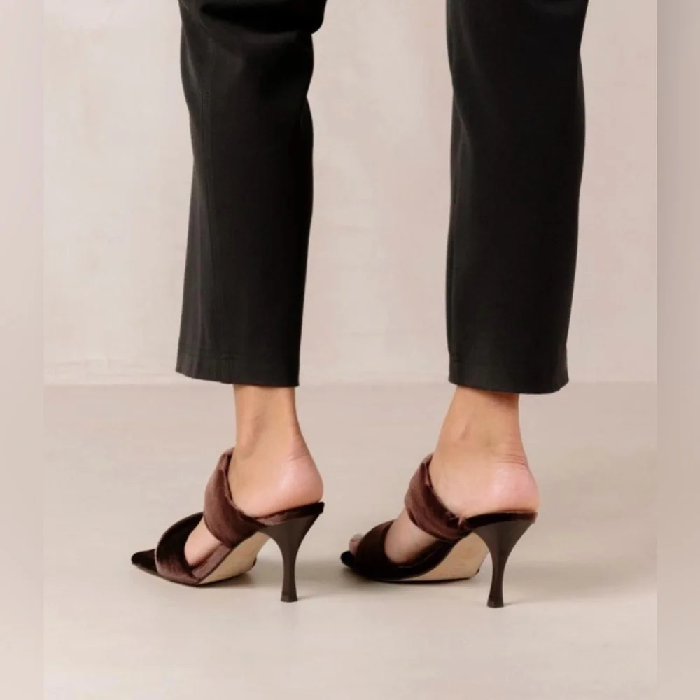 ALOHAS Twist Strap Mule in Velvet Coffee Size 39
